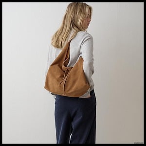 Qoo10 OVHEE プラムスエードホーボ ミディ