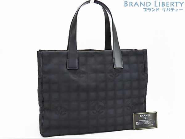 新品同様シャネルニュートラベルライントートMMトートバッグショルダーバッグブラックナイロンレザーA15991