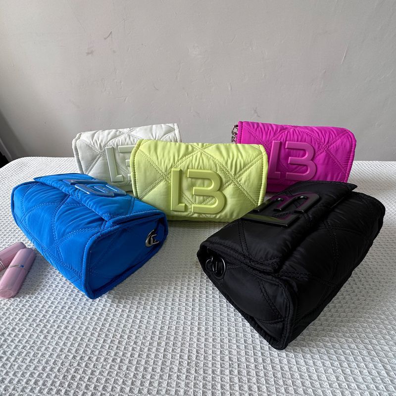 Bimba y lolaチェーンバッグショルダーバッグLBチェーンバッグ女性を斜めにまたぐ