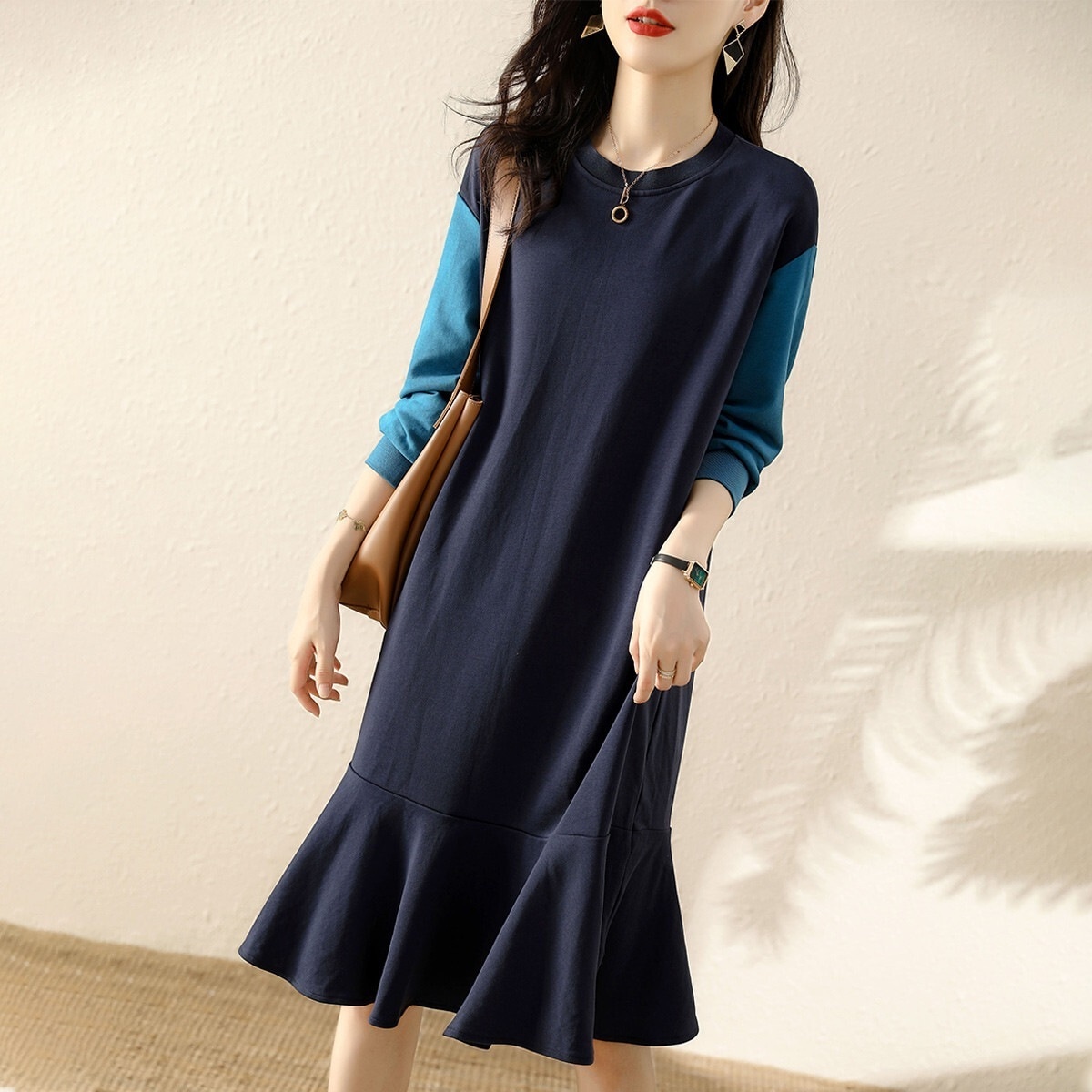 シンプル ワンピース デート プルオーバー フレアワンピース 膝丈 ひざ丈 袖あり 長袖 Uネック ラウンドネック 襟なし フレア フリル Aライン 切り替えデザイン ゆったり かわいい 大人可愛い
