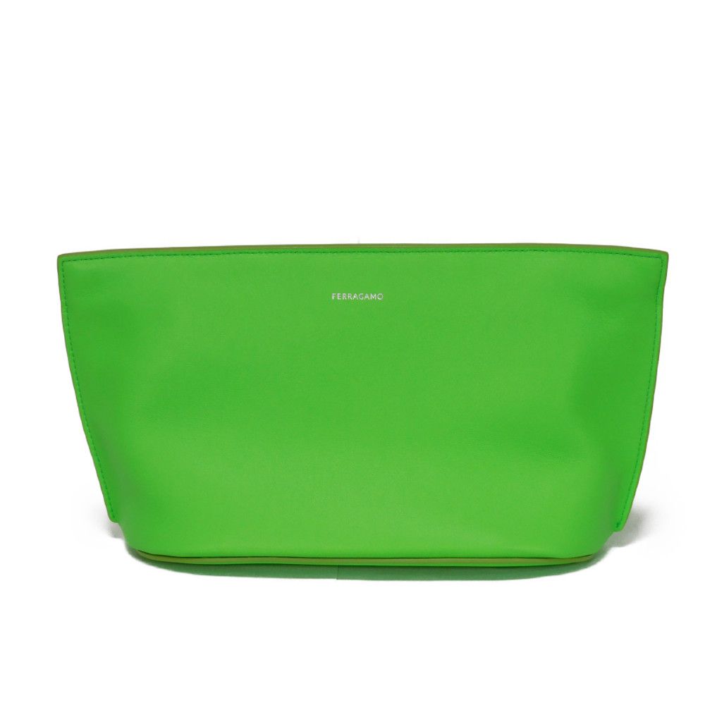 【中古】Salvatore Ferragamo クラッチバッグ 箔押し ライトグリーン ストラップ 美品 ロゴエンボス ポーチ 新ロゴ 241390