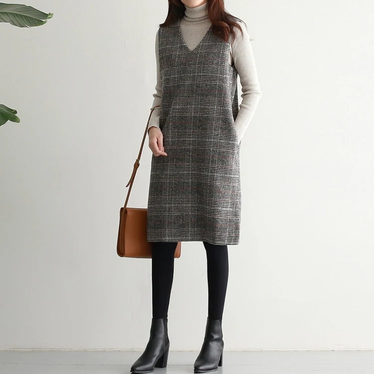 ワンピース 膝丈 ひざ丈 袖なし ノースリーブ Vネック ウール 快適 着心地 かわいい 大人可愛い きれいめ シンプル カジュアル 大人 上品 おしゃれ お洒落 レトロ 大人女子 こなれ感 ラフ
