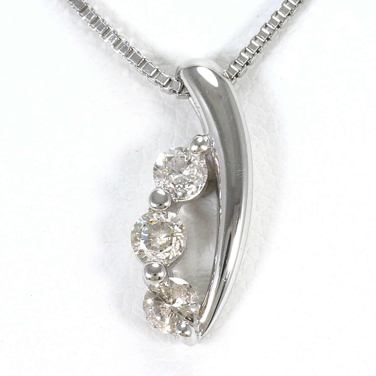 K18 18金 WG ホワイトゴールド ネックレス ダイヤモンド 0.30ct カード鑑別書 総重量約3.9g 約40cm ジュエリー 中古
