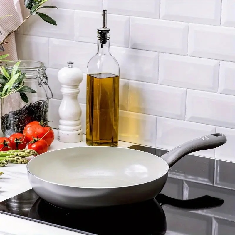 緑色のコックのフライパン-セラミックの内外のコーティングは調理器具に貼りつきません重いアルミニウム合金の構造簡単に清潔でかつ表面をこすります優雅な石英の灰の装飾-無毒の日常と専門の調理器具