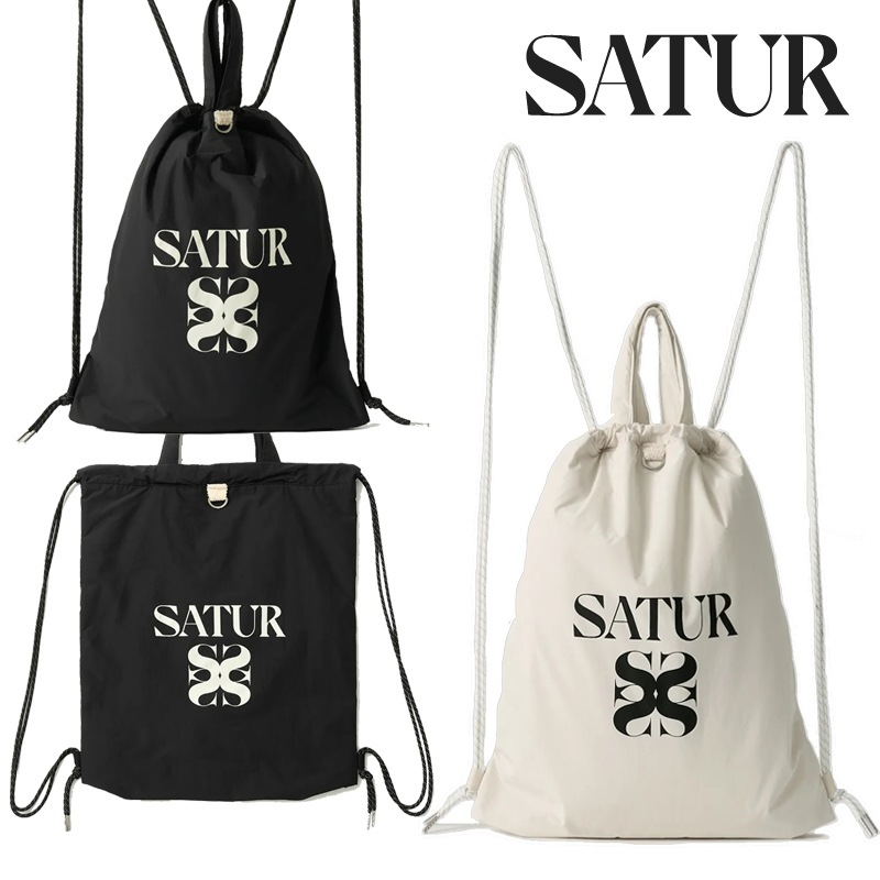 SA255UAB05 SOLID DRAW STRING BAG 軽くて丈夫なナップサック 2wayで背負える 口が大きく開いて出し入れ簡単 A4収納 デイリー通学に便利 シンプルロゴで合わせやすい