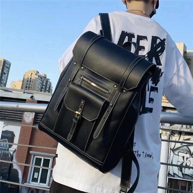 リュック レディース　メンズ　男女兼用　 バッグ 通勤 通学 おしゃれ シンプル 合成皮革 合皮 バック オフィス カジュアル 使いやすい 大人 可愛い フェイクレザー 上品 バックパック ブラッ