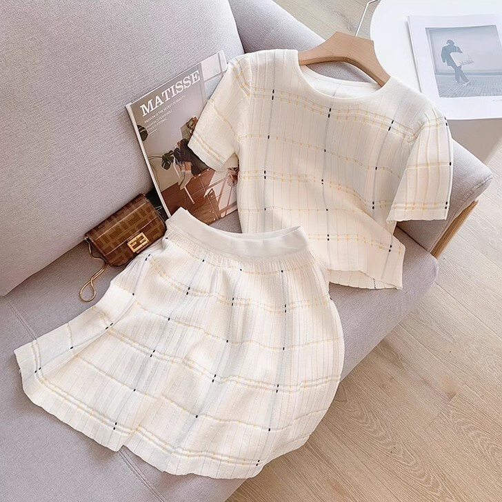 ニット スカート 2点セット セットアップ ツーピース Tシャツ ミニスカート 半袖 Aライン かわいい 大人可愛い きれいめ シンプル カジュアル 大人 上品 おしゃれ お洒落 かっこいい レトロ