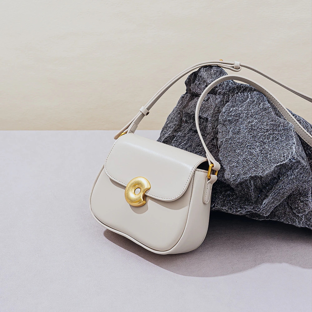 【本革 6カラー キーホルダーを贈る】可愛い女性は斜めにかばんを跨がってファッションの大気の財布の肩の包み