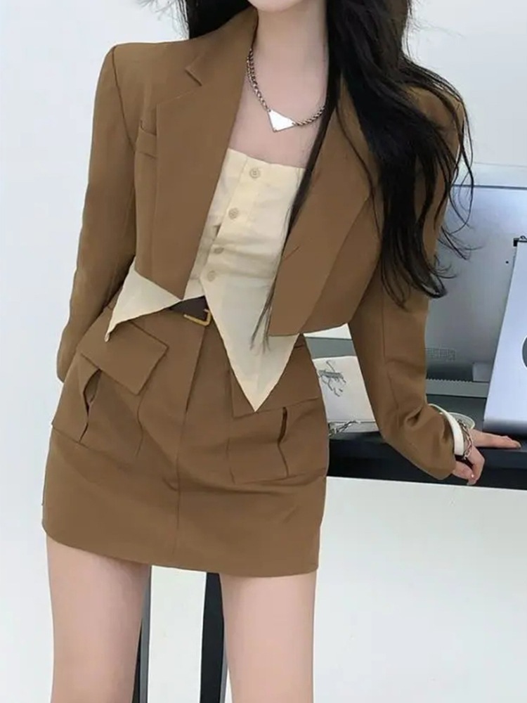 清純でセクシー甘くてクールな春と秋のレディース3ピーススーツセット：スーツジャケットスリミングシャツスカート