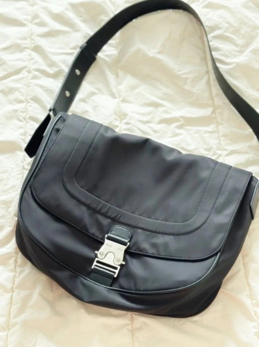【Matin Kim】BIG BUCKLE BAG / MacBook Airパソコン入る Qoo10] Matin Kim MATIN BIG BUCKLE BAG : バッグ・雑貨