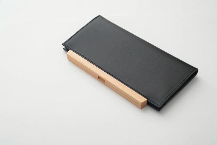 yuruku (ユルク) Wood Plate Folder Long Wallet 1