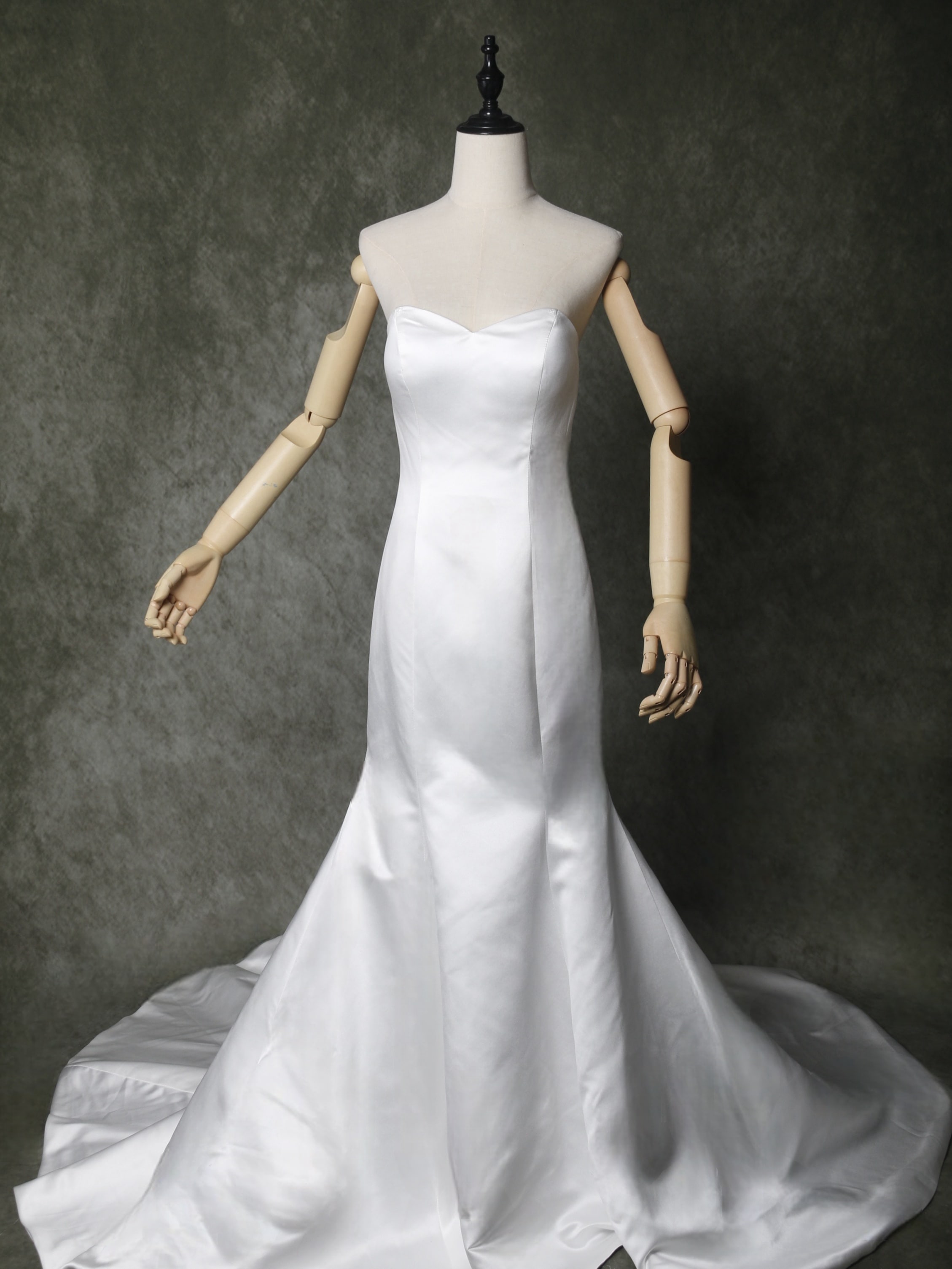 上品！パーティードレス オフホワイト マーメイドライン ベアトップ トレーン 背中見せ 演奏会 演奏会