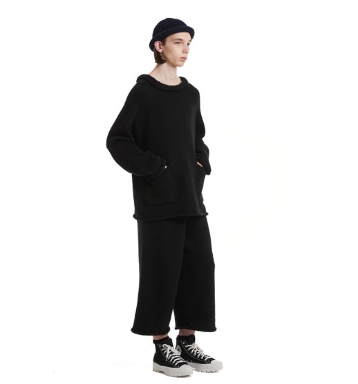 Rolling Neck Knit Sweater_Black