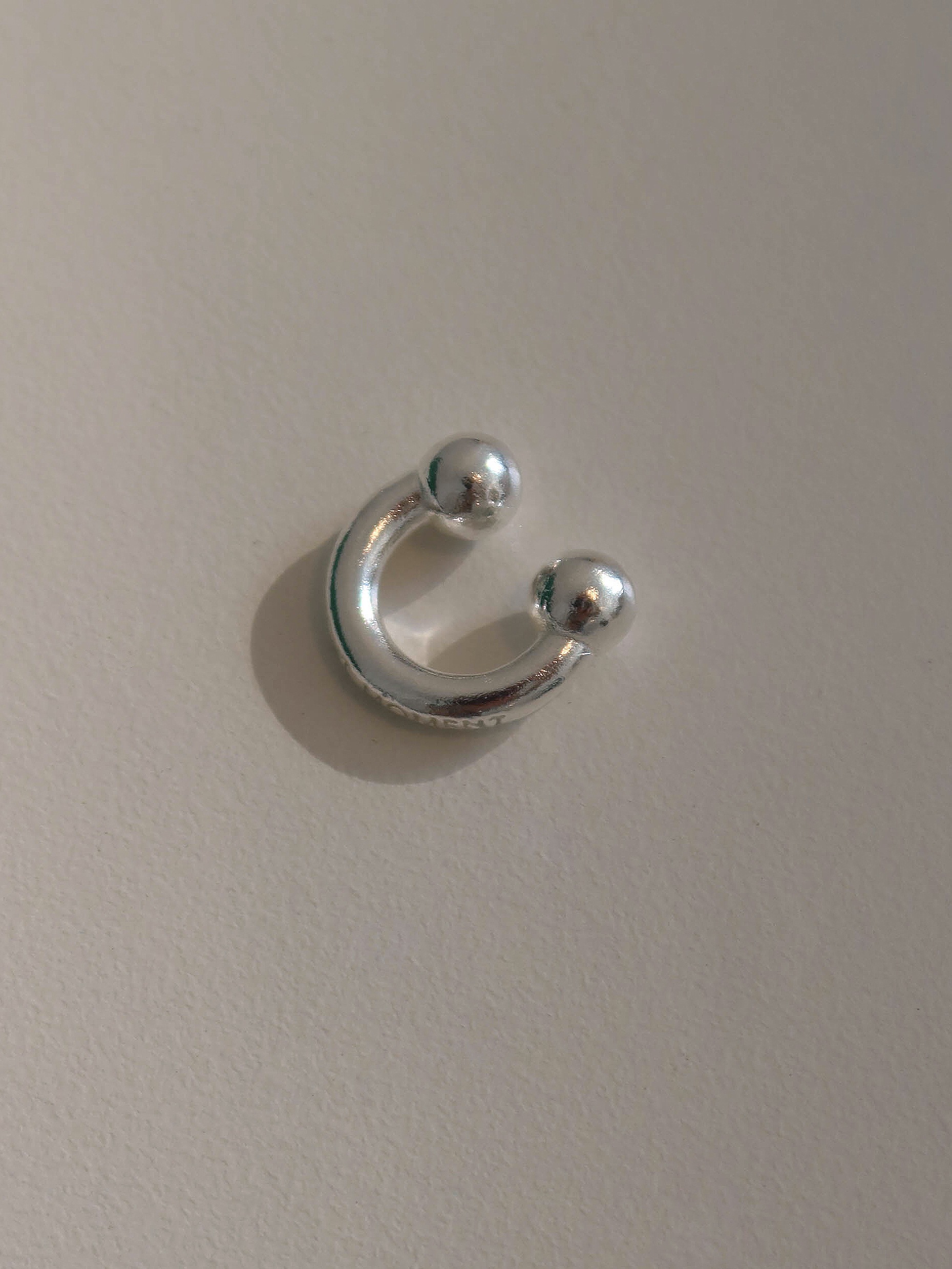 Seasonless two ball earcuff