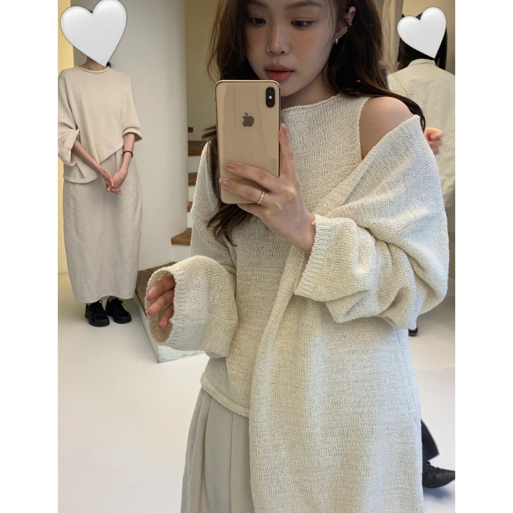 韓国人デザイナー mo*a の最新 2025 年秋コレクションはリラックスしたエレガントなロールアップ ヘムのベストとニット カーディガンのセットが特徴です