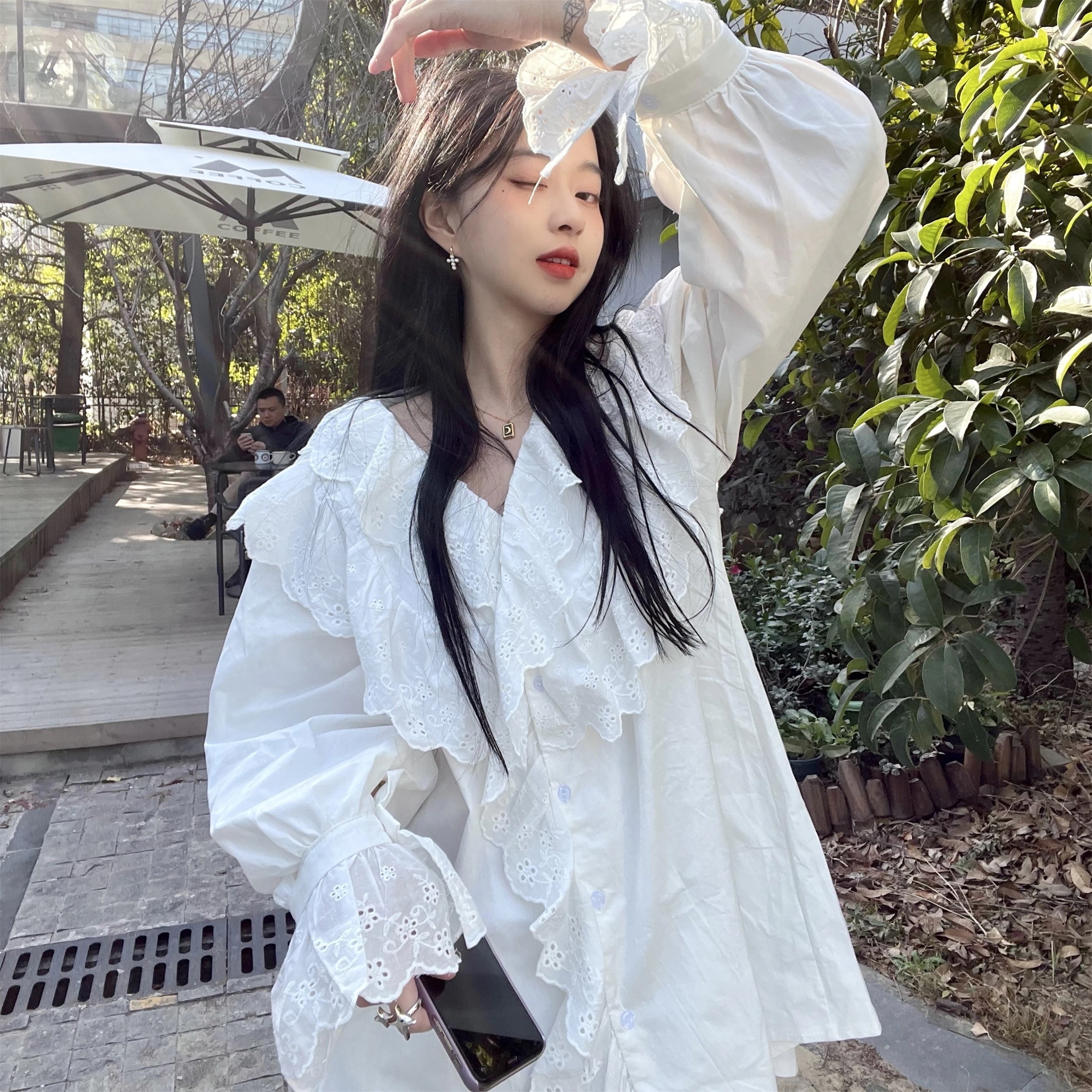 Vネック フリル シャツワンピース ワンピース シャツ プルオーバー チュニック 白シャツ ミニ ミニ丈 膝上 袖あり 長袖 フレアスリーブ 襟付き パンチングレース レース 綿 かわいい 大人可愛い 5,561円