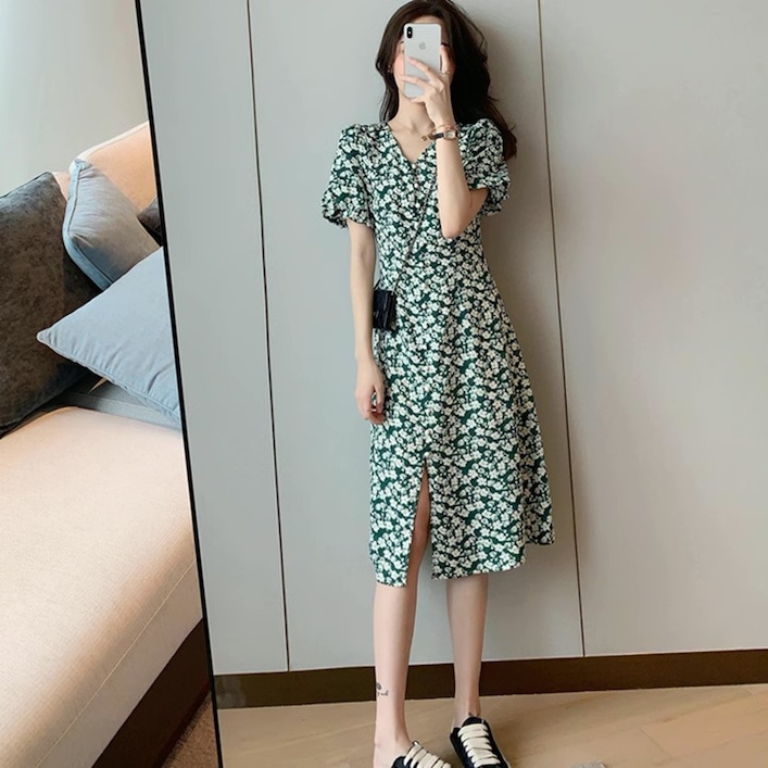 レディース ワンピース ミドル丈 ミディ丈 Vネック シンプル きれいめ 大人かわいい フラワー ボタニカル カシュクール風 こなれ感 ふんわり袖 Aライン スリット 半袖 グリーン 緑