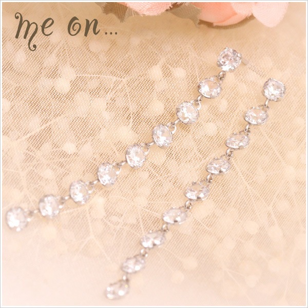 me on... K10WG キュービックジルコニアのラインモチーフピアス 発送目安２-３週間