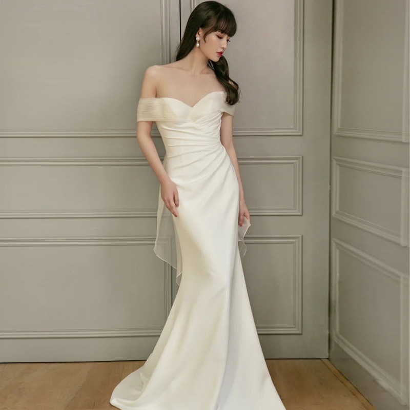 一字の肩のフランス式の軽いウェディングドレスの新型の気質は簡単です