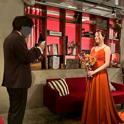 実例写真！カラードレス テラコッタ色 キャミソール 編み上げ 細見えシルエット トレーン 花嫁 前撮り