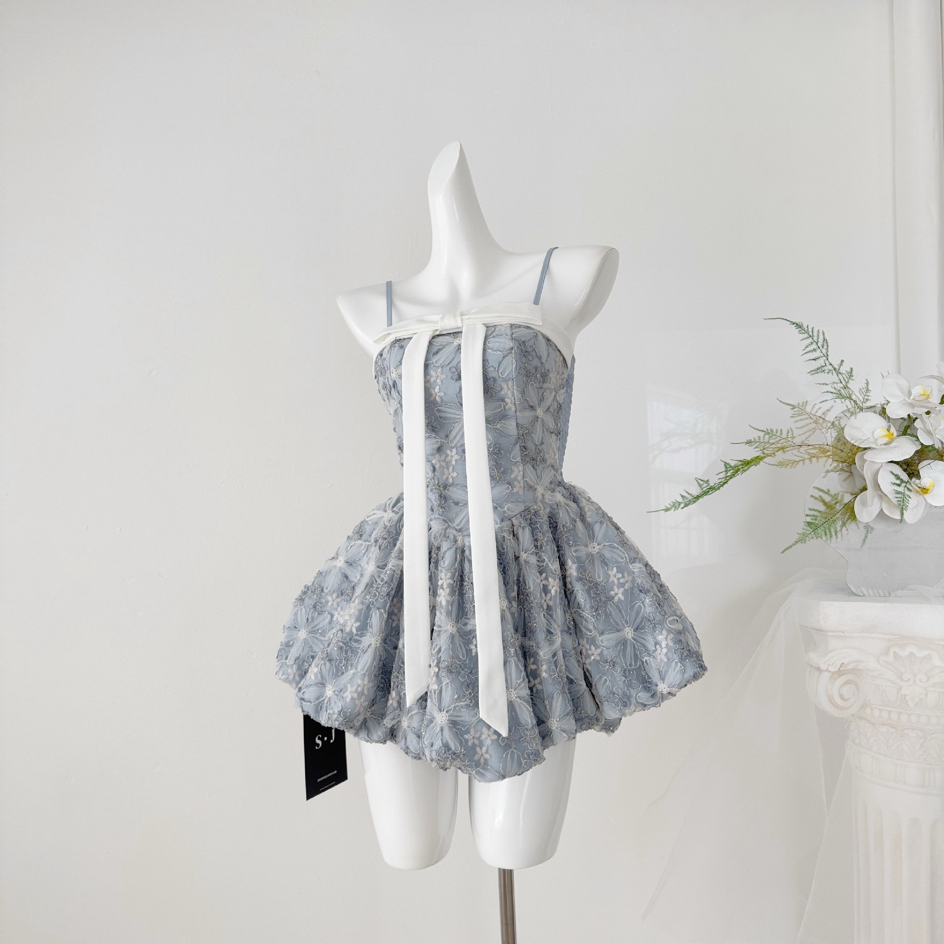 レディース 法q式セレブ風リボン抹胸ワンピース女フィットバースデー花苞礼服短裙2026 2026新作