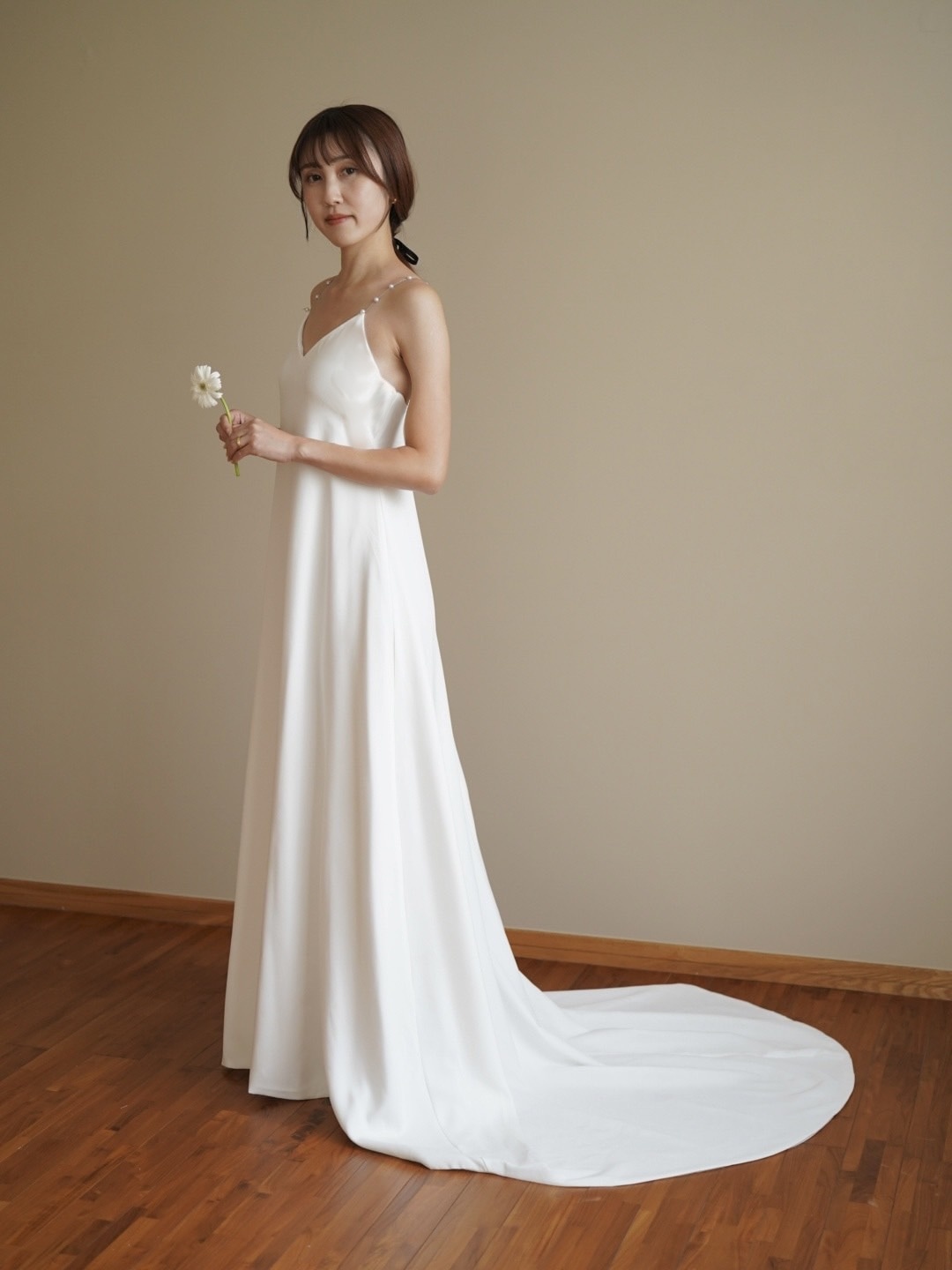 パーティードレス ビーズ キャミソール オフホワイト 色直し スレンダーライン 前撮り 二次会