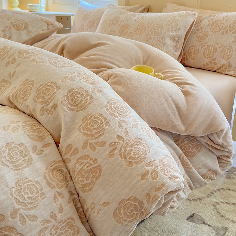 冬の温かいサンゴのベルベットキルトカバーナントンフランネルベッドのためのクラスの肥厚牛乳ベルベット4ピースセット 5,209円