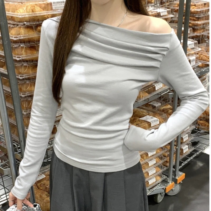 大人気質ソフトスタイル スラントショルダー プリーツデザイン モノトーン フィットカット インナー 肩出しロングスリーブ T シャツ 女性用
