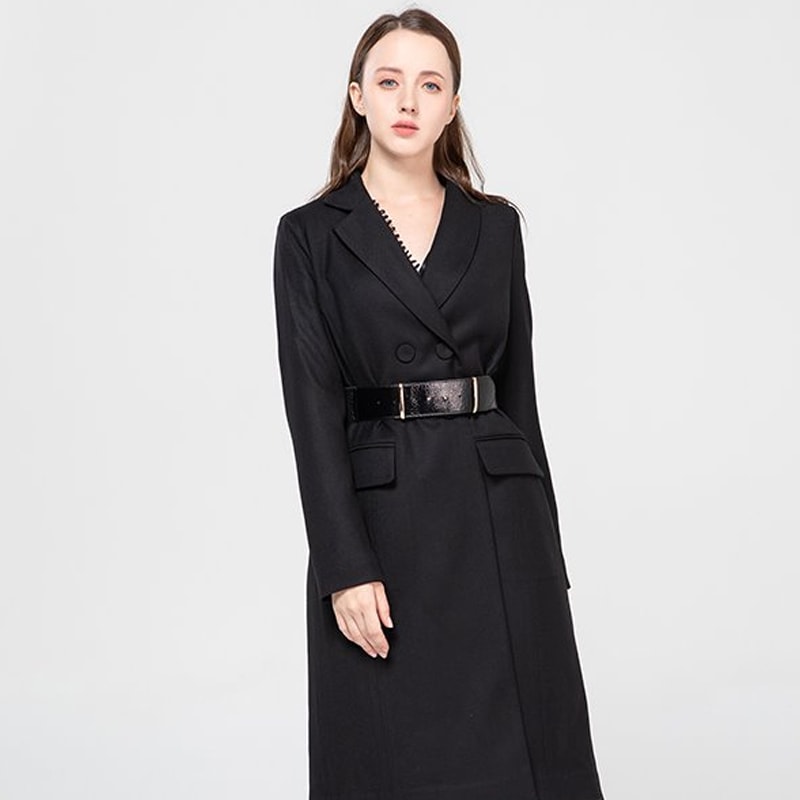 羊毛素材で製作されたDouble Button Classic Long Wool Coat