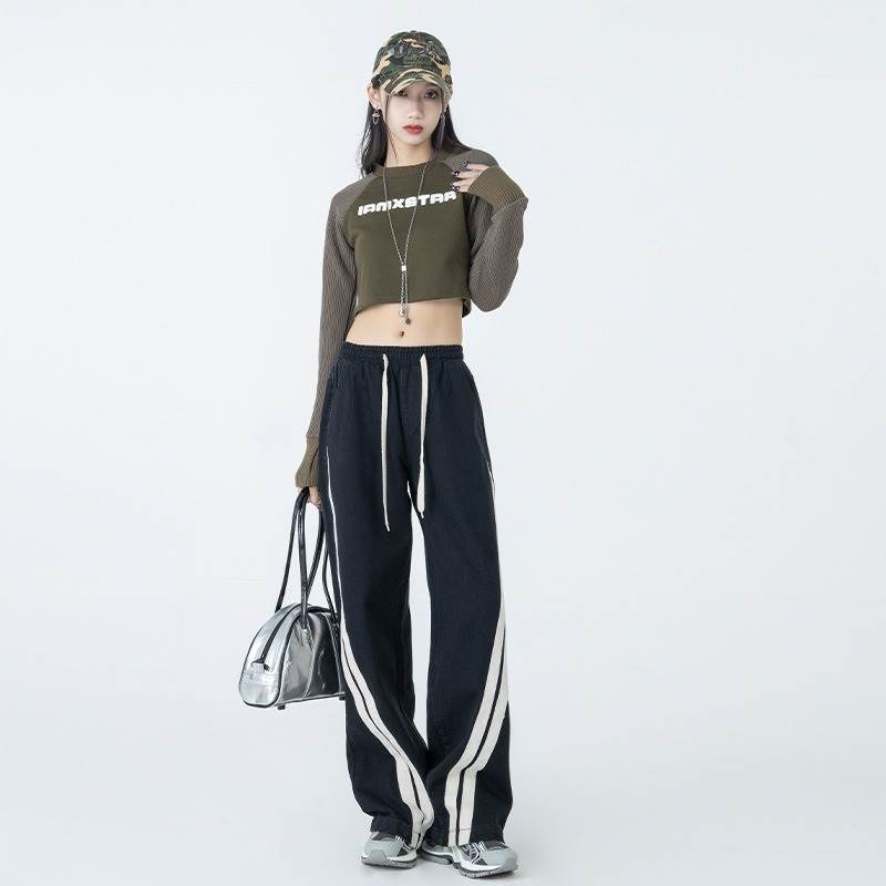 デニムパンツ ジーンズ ジーパン 黒 ブラックデニム ワイド ズボン ジャージ風 ライン レディース かわいい 大人可愛い カジュアル おしゃれ お洒落 かっこいい レトロ こなれ感 ラフ リラックス