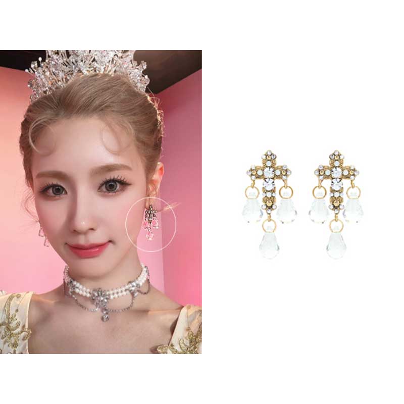 [女の子たちを未然に着用]cross Queenイヤリング/韓国人気/韓国ファッション/芸能人着用/SNSで人気/韓国人気アクセサリー