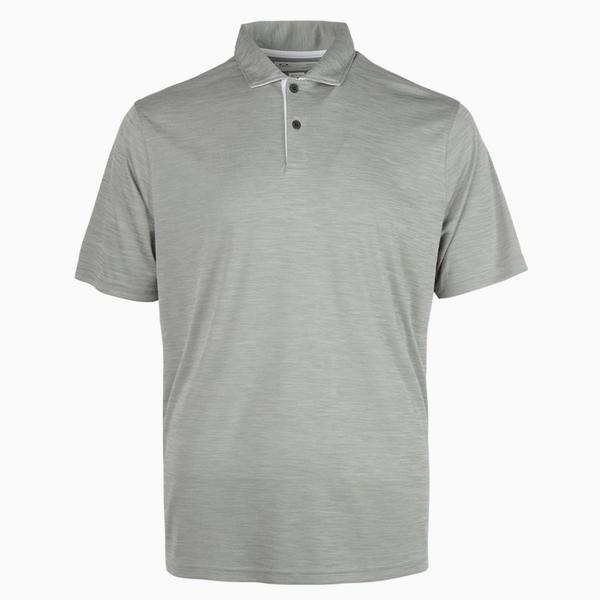 きちんとしたグレーの男性用カラーTシャツ 夏のベーシックシャツ カジュアルスタイル デイリールック 日常ファッション カジュアル モダンスタイル