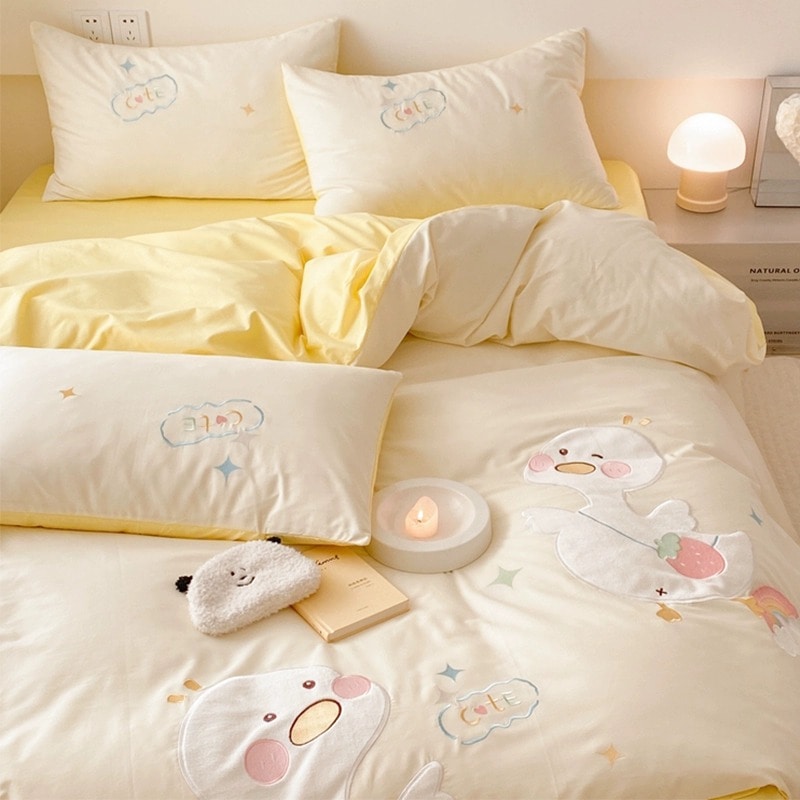 アニメ純綿四点セット綿布団カバーシーツ布刺繍可愛い女性小黄鴨布団カバーベッドシーツ寝具