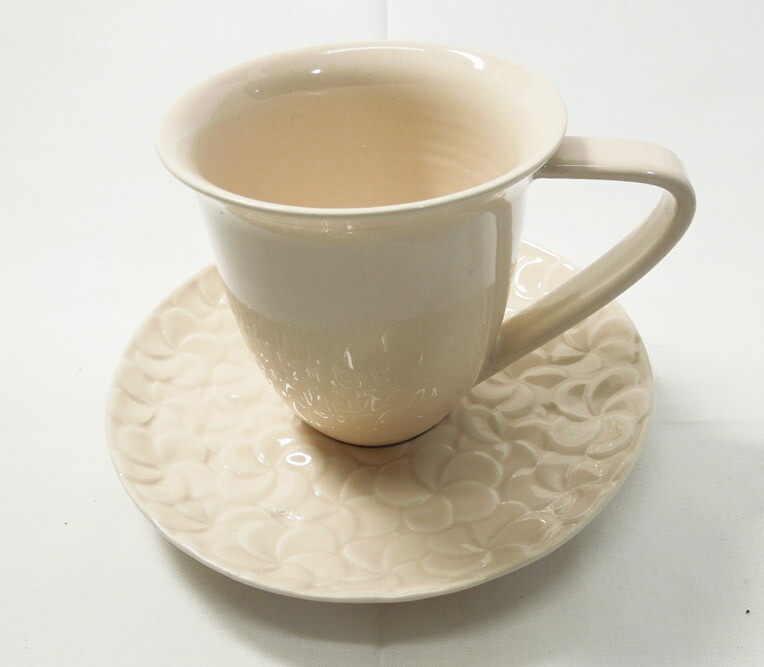 ANiSIE アニシエ バリコレクション ジェンガラケラミック ピンクのカップ ＆ ソーサー フランジパニ柄 バリ島