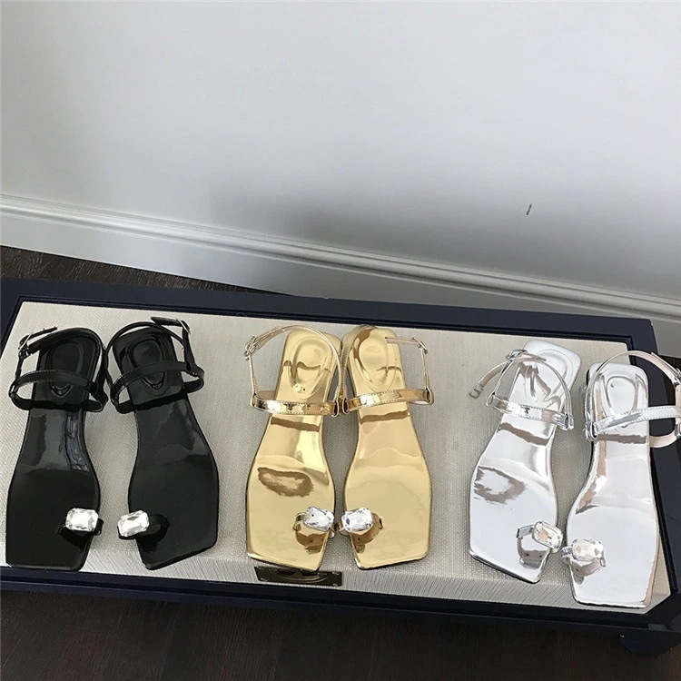 早く買いに来てください INSスタイル クリスタル 歩きやすい 百掛け 2021年夏 サンダル ラインストーン 太いヒール 一字型ボタン スクエアトゥ