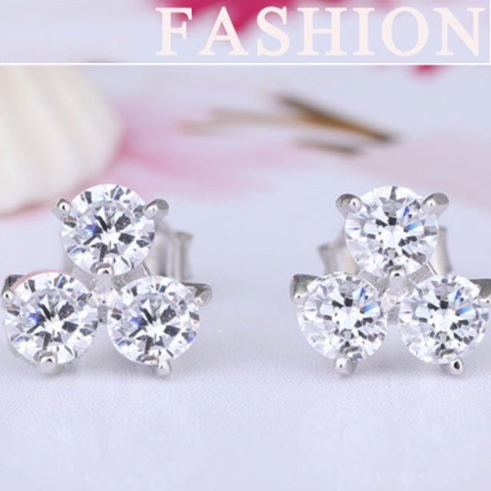 ピアス レディース ダイヤモンド cz 三つ葉のクローバー 贅沢3粒 人気 女性 彼女 嫁 娘 誕生