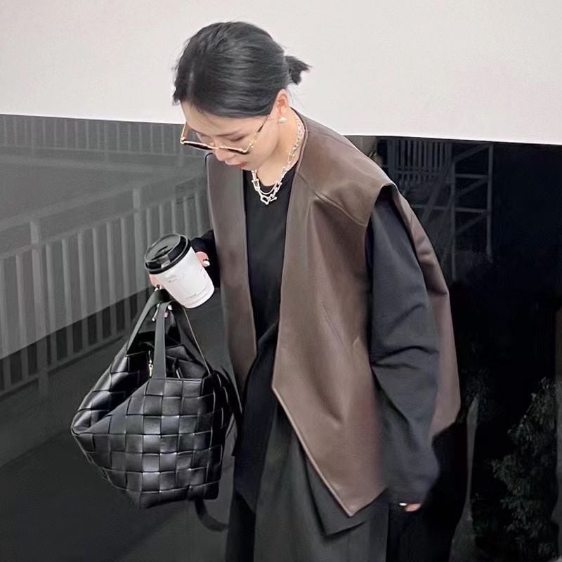 pu皮衣ベストレディース23新型アウター重ね着ファッション洋風カンバン肩カジュアルコート女