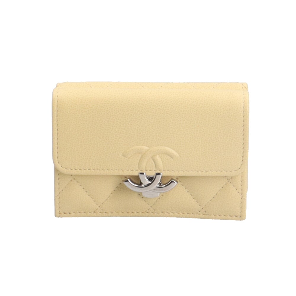 シャネル マトラッセ　ハーフココ 三つ折り財布 レザー CHANEL 中古