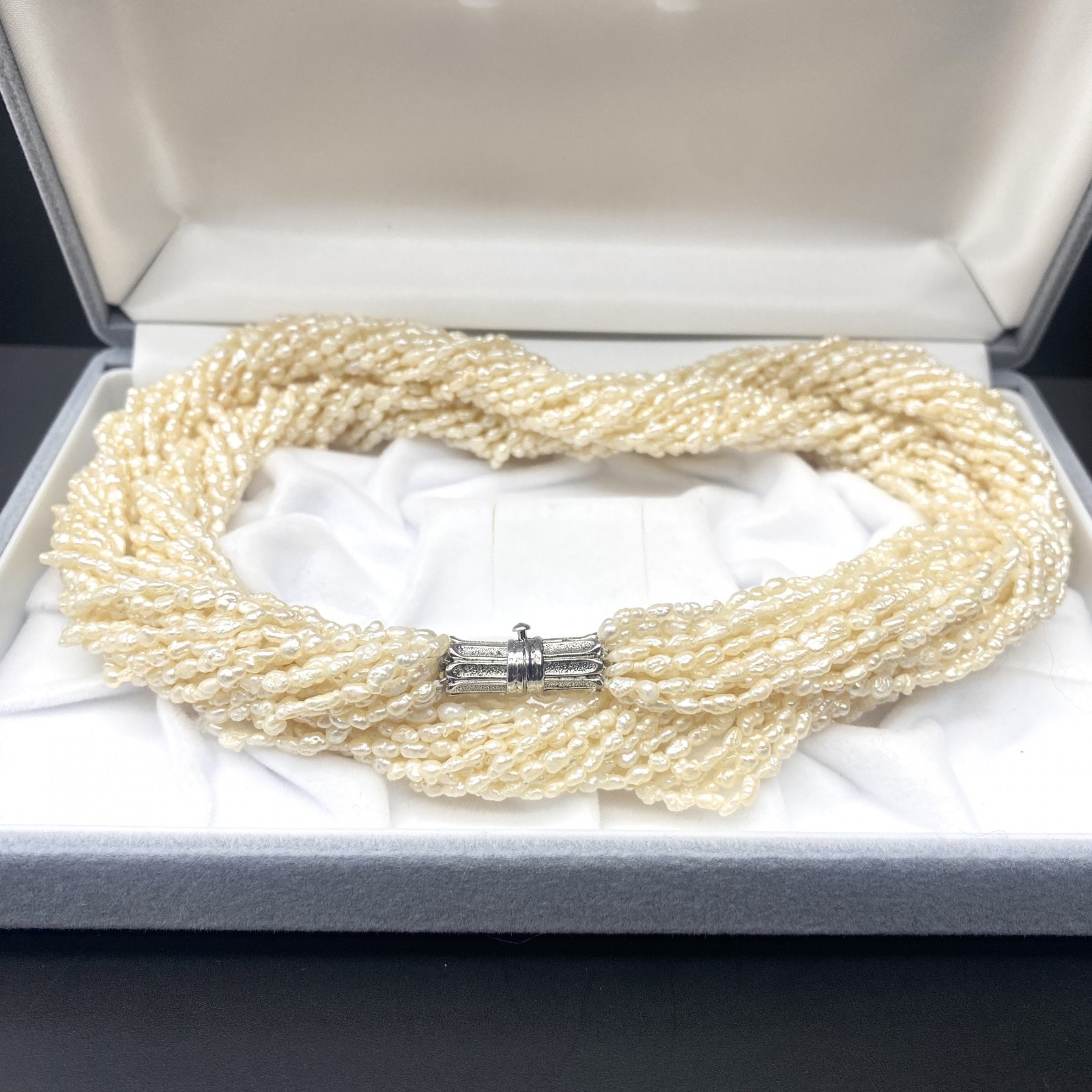 美品 本真珠 15連 ネックレス Necklace ロング ケシ 芥子 ベビー パール Pearl ジュエリー Jewelry ペンダント アクセサリー テリ てり 照り良し ホワイト ベージュ シル