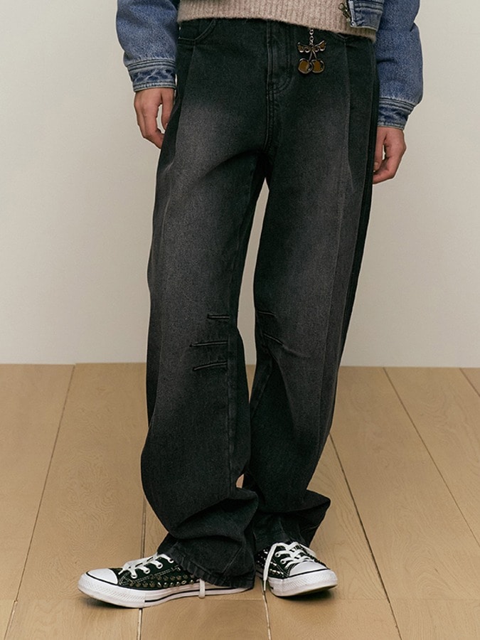 WASHING PIN TUCK NAPPING WIDE-FIT DENIM PANTS [BLACK]
