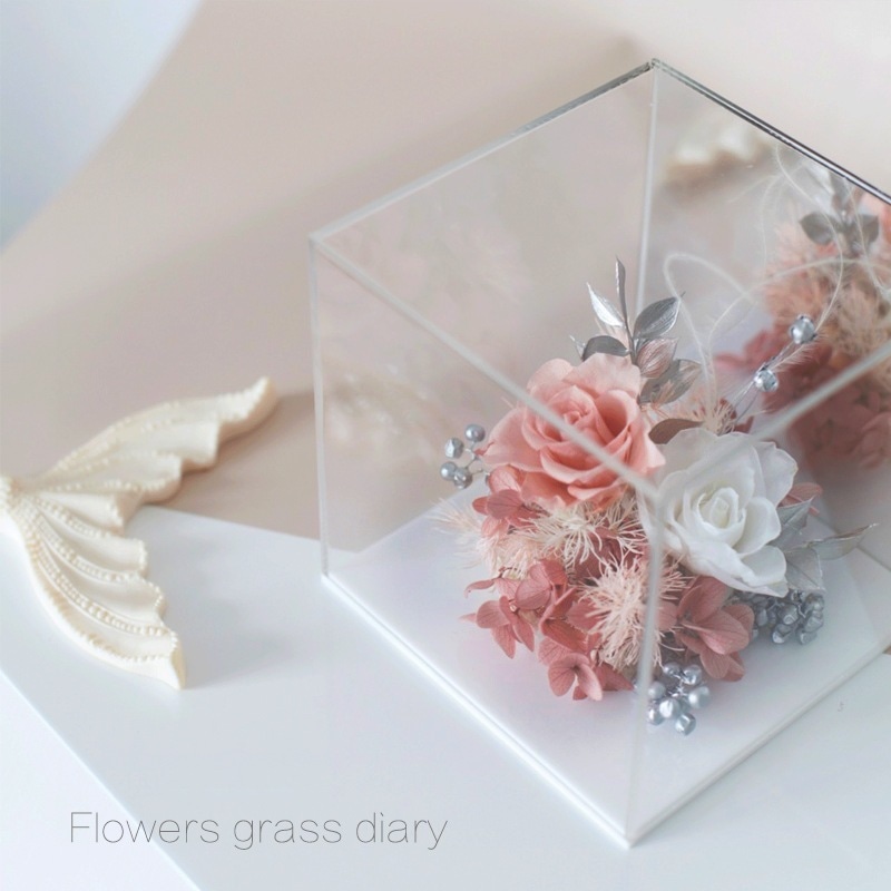 バレンタインデーに輸入されたユニークな永生花のプレゼントケースガラスカバー彼女の親友の誕生日プレゼントリビングの置物