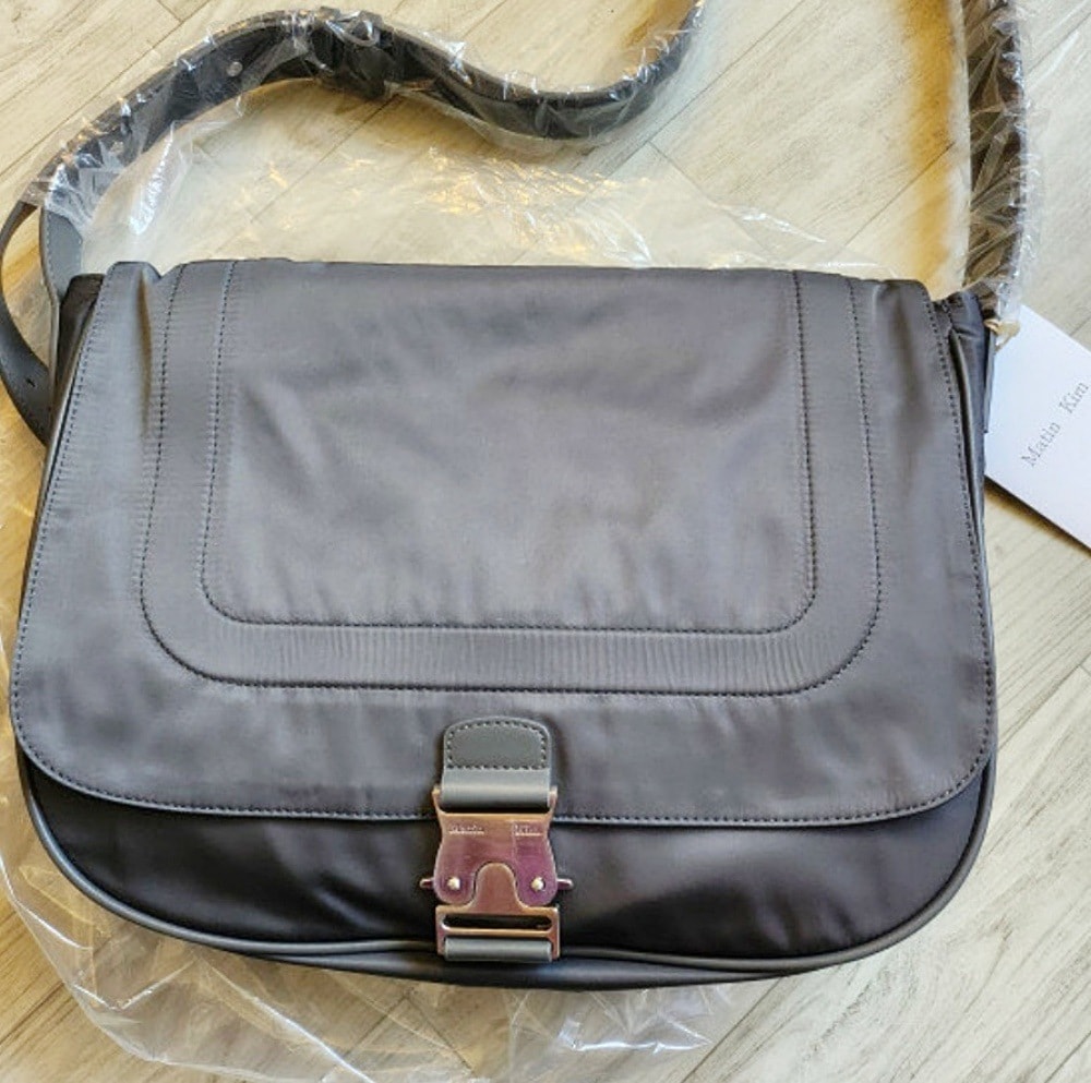 Qoo10] Matin Kim MATIN BIG BUCKLE BAG : バッグ・雑貨