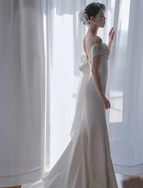 ウェディングドレス オフショルダー マーメイドライン バックリボン 披露宴 二次会