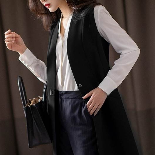 トップス ベスト ジレ ロング丈 袖なし 襟付き 前開き ボタン かわいい 大人可愛い シンプル カジュアル 大人 上品 おしゃれ お洒落 かっこいい レトロ 大人女子 こなれ感 クール モード系 モ