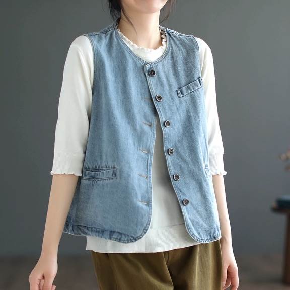 トップス ベスト ジレ 袖なし 襟なし 前開き ボタン ポケット デニム カラーデニム かわいい 大人可愛い きれいめ シンプル 大人 上品 おしゃれ かっこいい 大人女子 レトロ こなれ感 ラフ ク