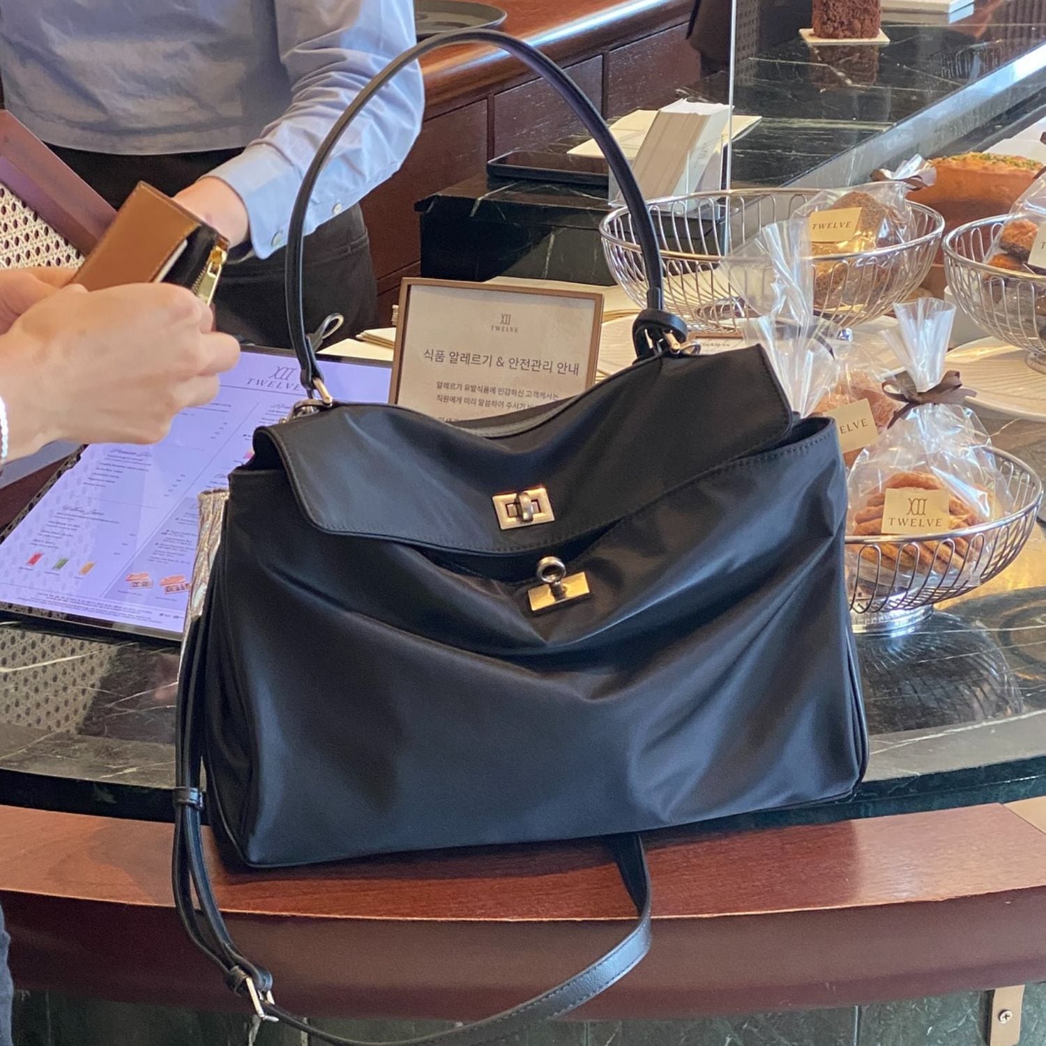 RODINA ラージショルダーバッグ ナイロン 大容量 通勤バッグ オフィス対応