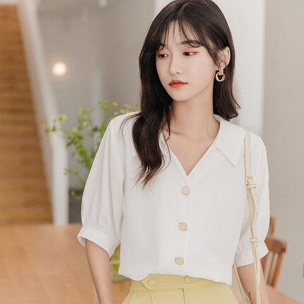 半袖ブラウス トップス シャツ ブラウス 袖あり 半袖 パフスリーブ Vネック 襟付き 前開き ポリエステル かわいい 大人可愛い きれいめ シンプル カジュアル 大人 おしゃれ お洒落 レトロ 5,096円