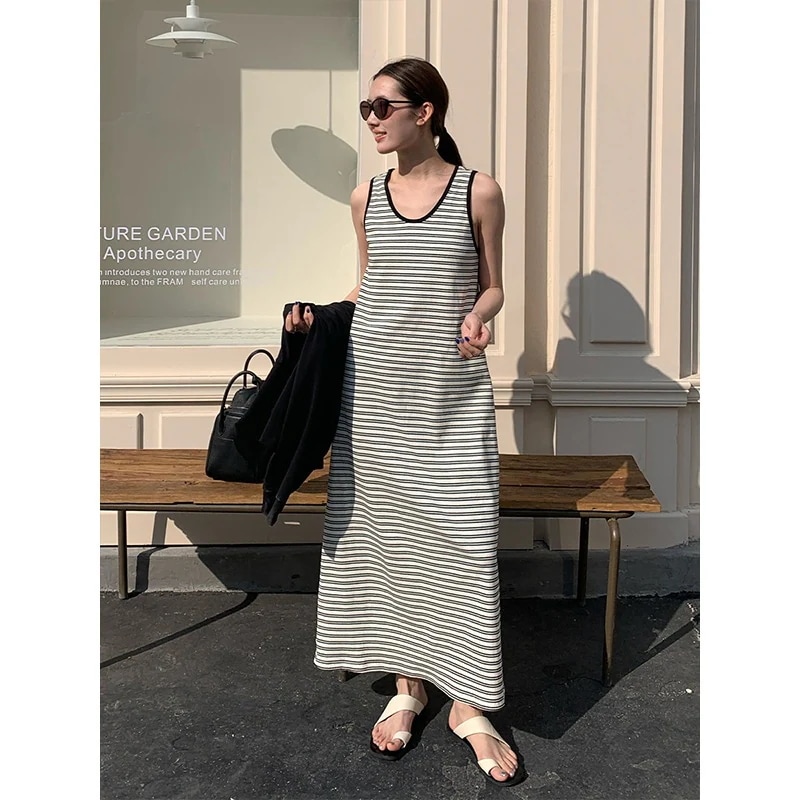 袖なしロング・マキシ丈ワンピ ストライプベストワンピース 2025 夏新作 韓国新作 シンプル ロングノースリーブワンピース