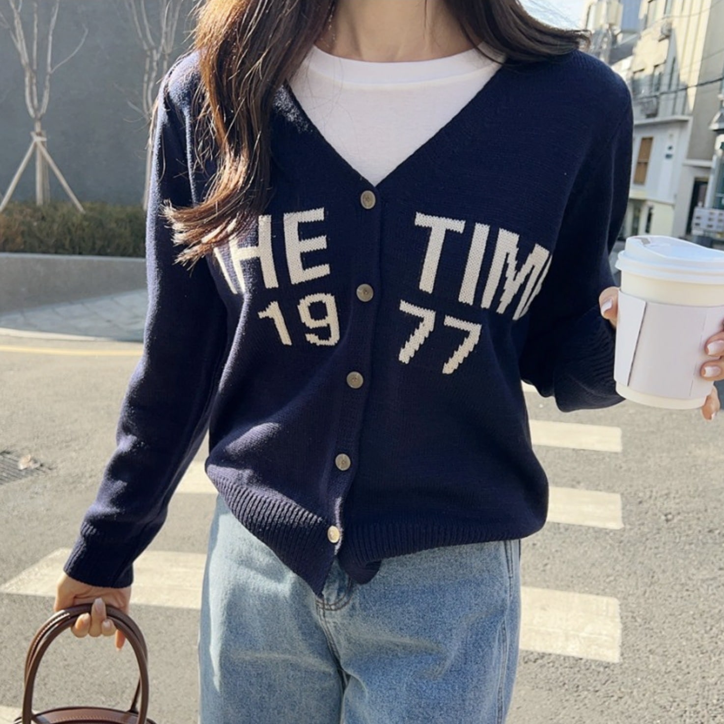 トップス カーディガン ニット ニットガーディガン 袖あり 長袖 Vネック リブ ボタン ロゴ かわいい 大人可愛い カジュアル 大人 上品 おしゃれ お洒落 かっこいい 大人可愛い 大人女子ニット