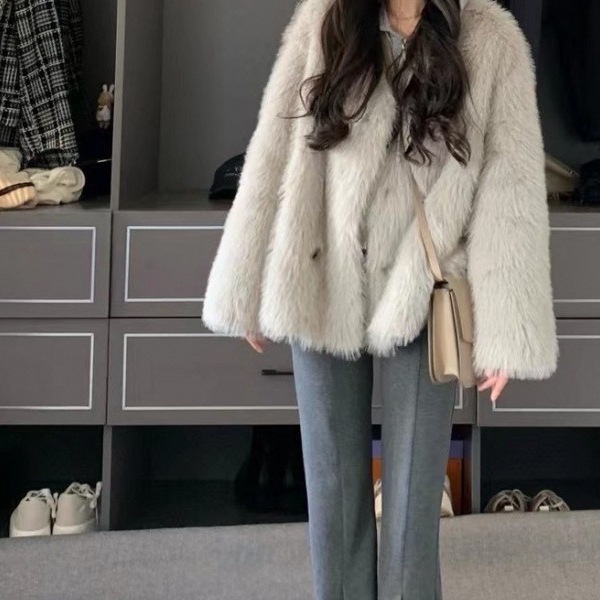 ファッショナブルなウエスタンファーコートレディース 2025 冬新ヤングスタイルイミテーションフォックスファー暖かいぬいぐるみコート